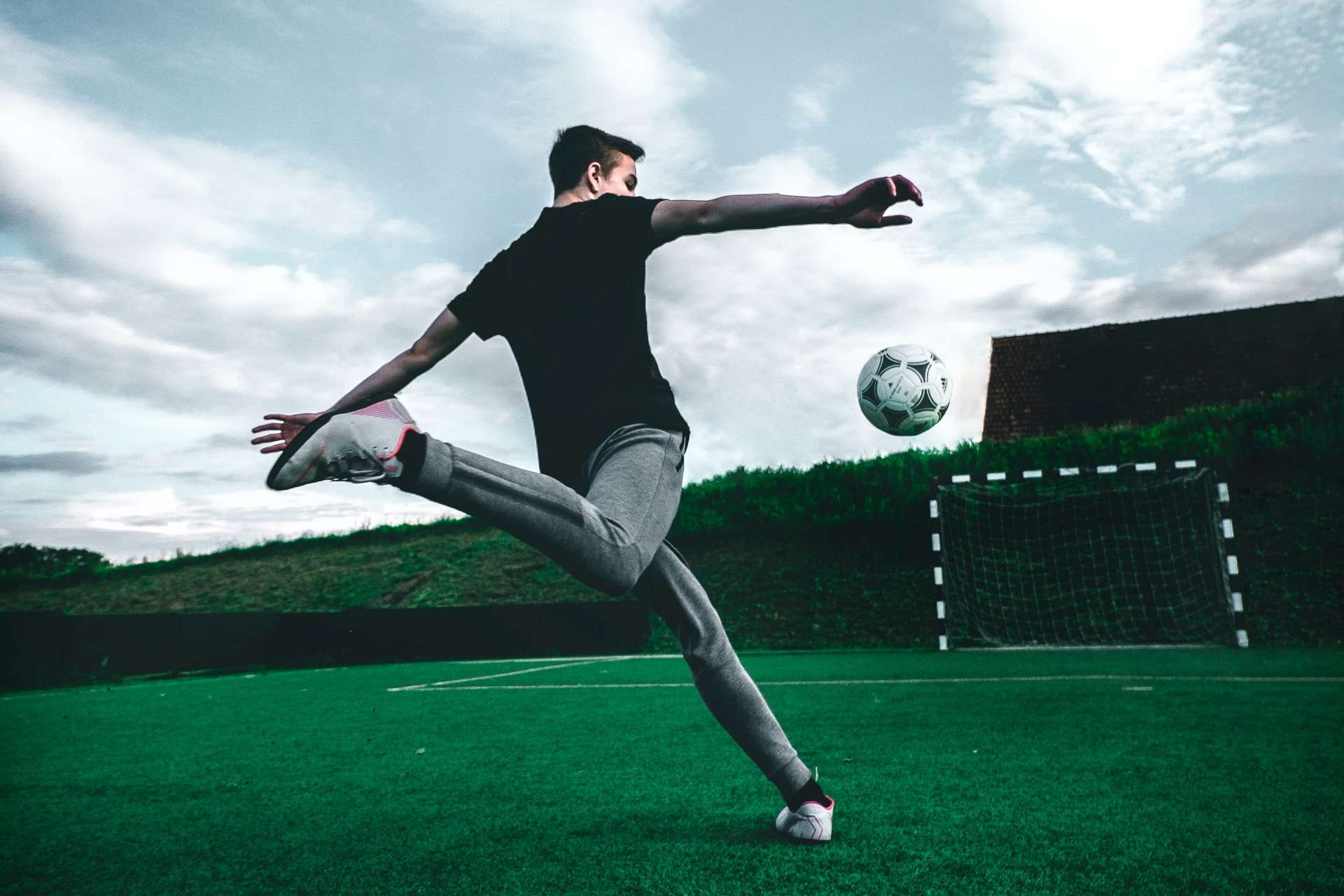 Common Tips to Enjoy Live Football Games Common Tips to Enjoy Live Football Games