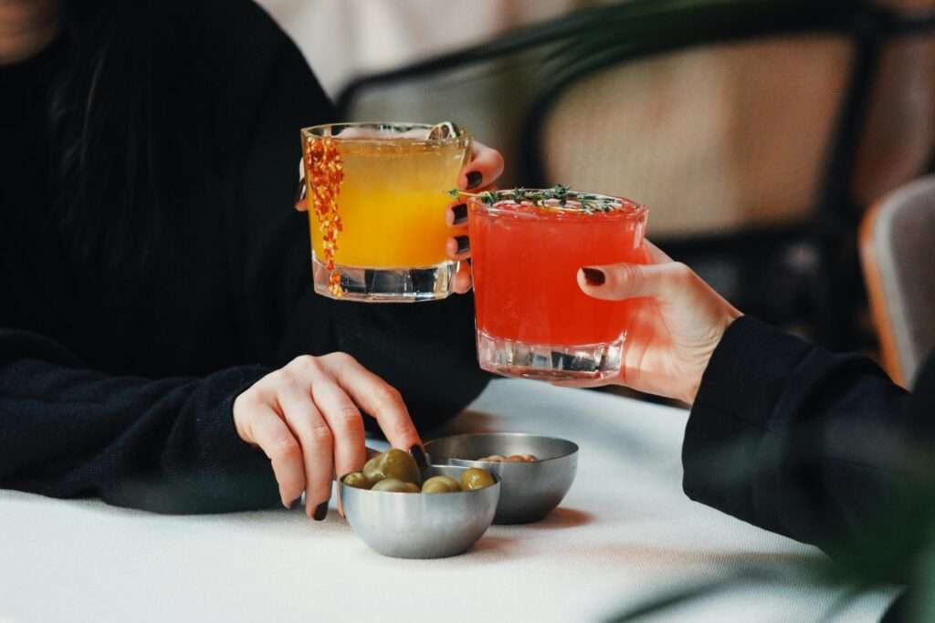 backpacker pubs in Sydney for girls: the glenmore hotel