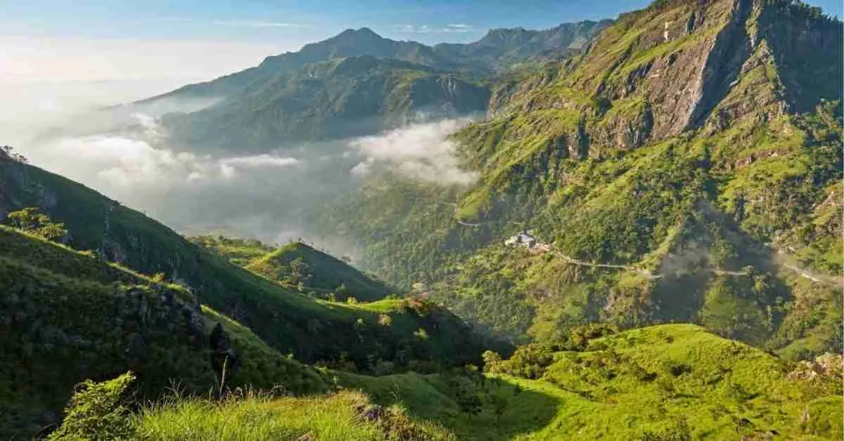 Hike to Little Adam’s Peak in Ella Sri Lanka