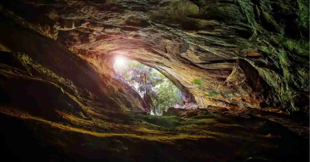 Discover Ravana Cave Ella Sri Lanka