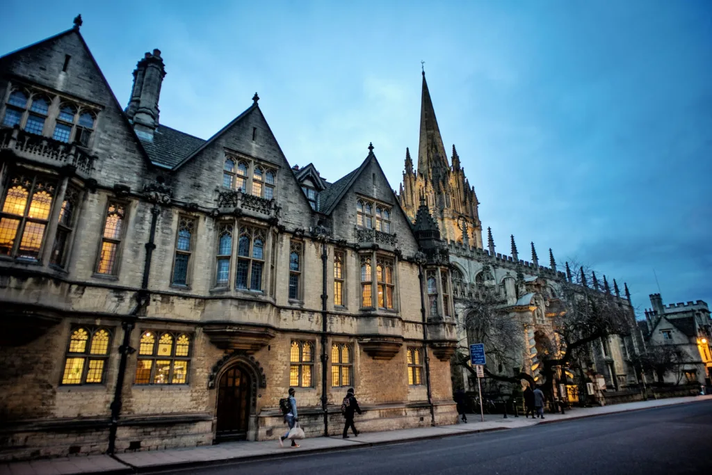 cities near london to visit : oxford